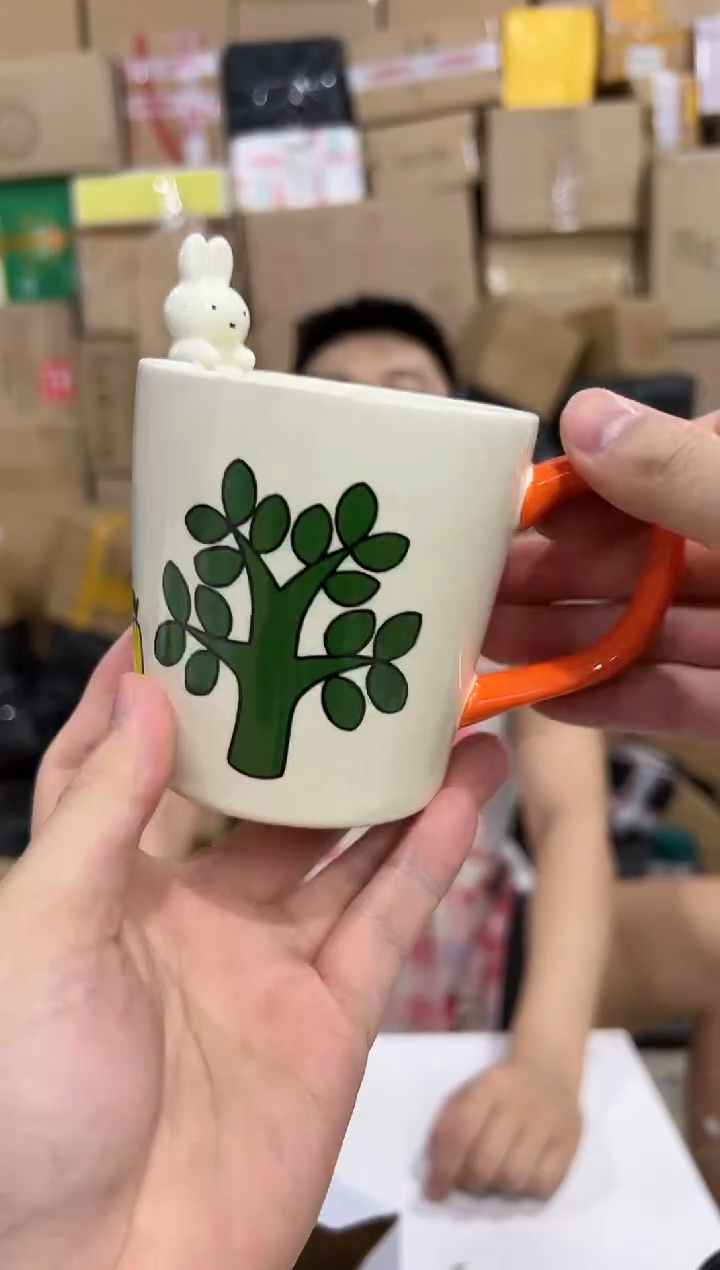 瓷片米菲兔梨树水杯