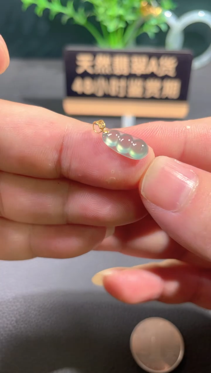 翡翠18K金镶嵌颈饰翡翠