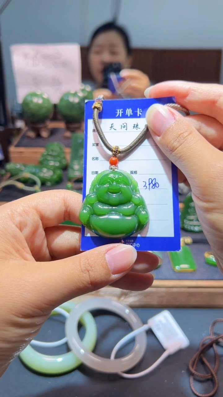 颈饰未镶嵌和田玉（碧玉）1