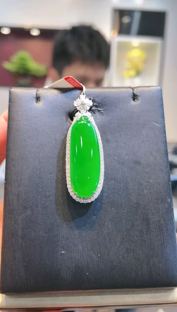 【闪购商品】翡翠颈饰18K金镶嵌A44天然A货翡翠吊坠