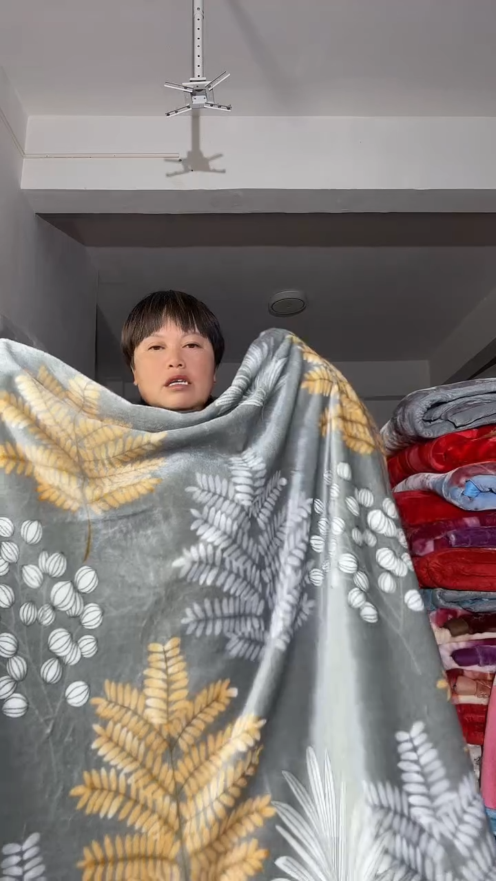 聚酯纤维1.5米巴黎绒床单灰色叶子花