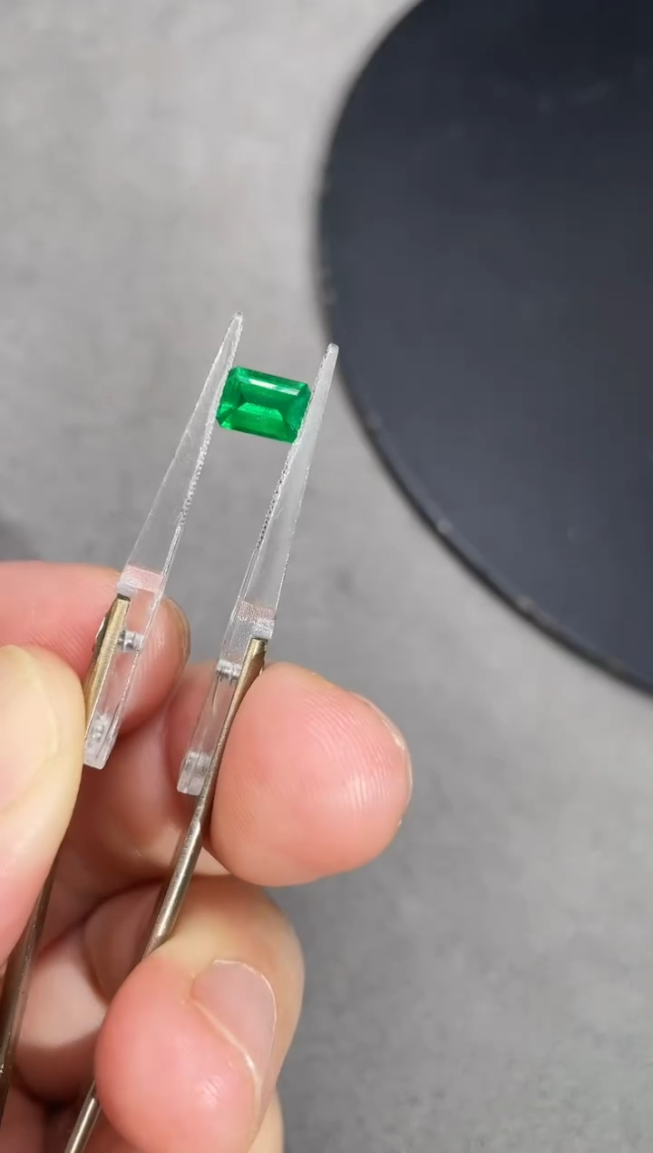 裸石祖母绿无油84分斯瓦特祖母绿