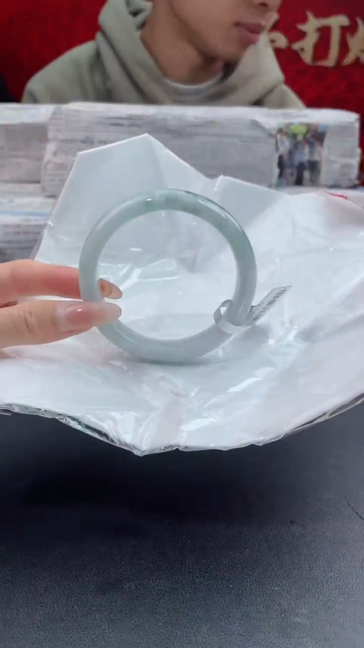 【闪购商品】翡翠手镯未镶嵌7翡翠手镯（微瑕）