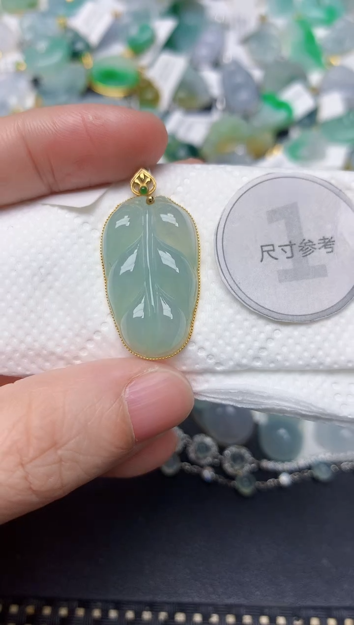 颈饰18K金镶嵌翡翠天然缅甸A货翡翠