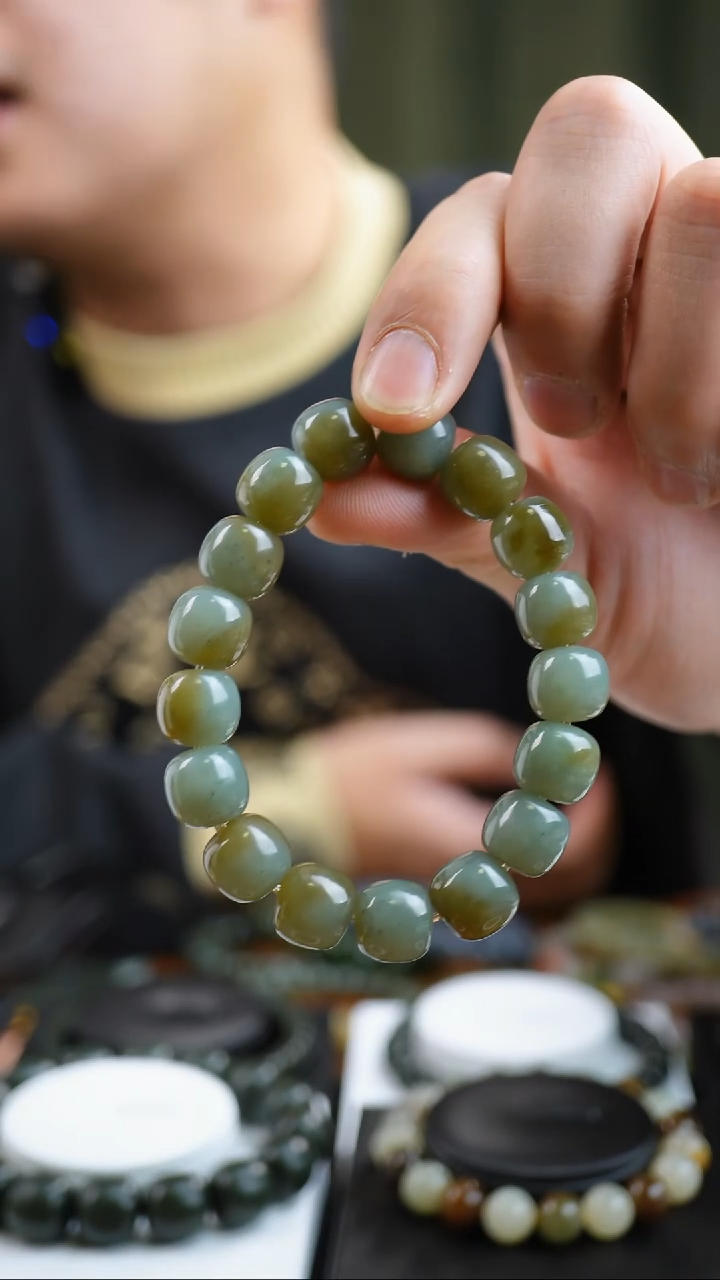 未镶嵌手链和田玉（糖玉）且莫蓝糖