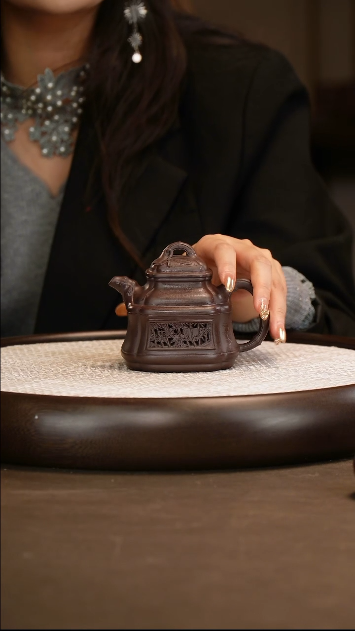  张彩萍 镂空四方竹鼎 黑墩头 240c/杯