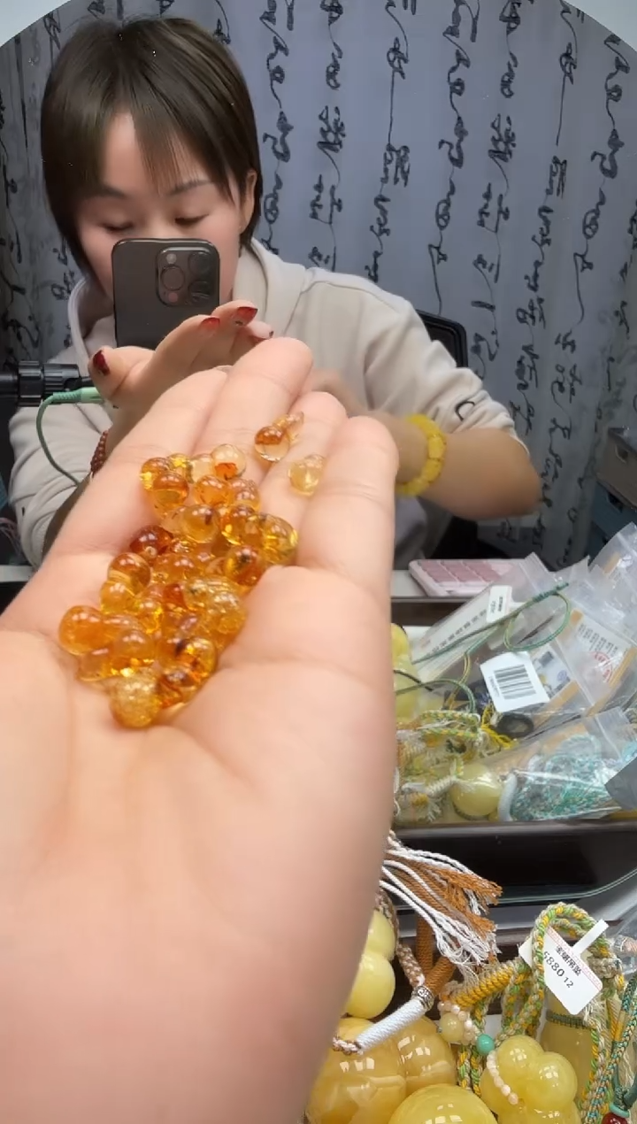 裸石琥珀未镶嵌随机一个