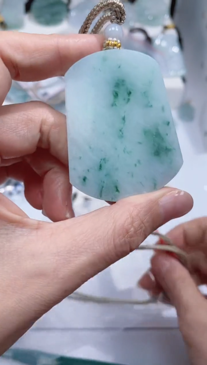 颈饰未镶嵌翡翠吊坠