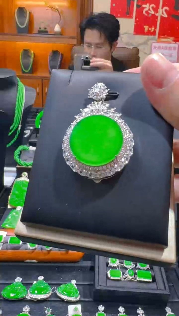 【闪购商品】翡翠吊坠(赠链)银S925镶嵌天然A货翡翠