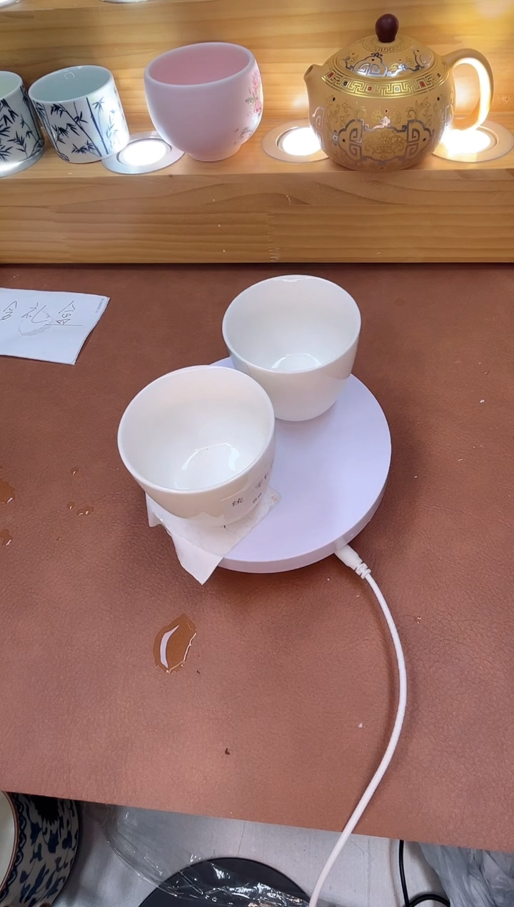 羊脂玉瓷鱼戏荷塘茶杯对杯