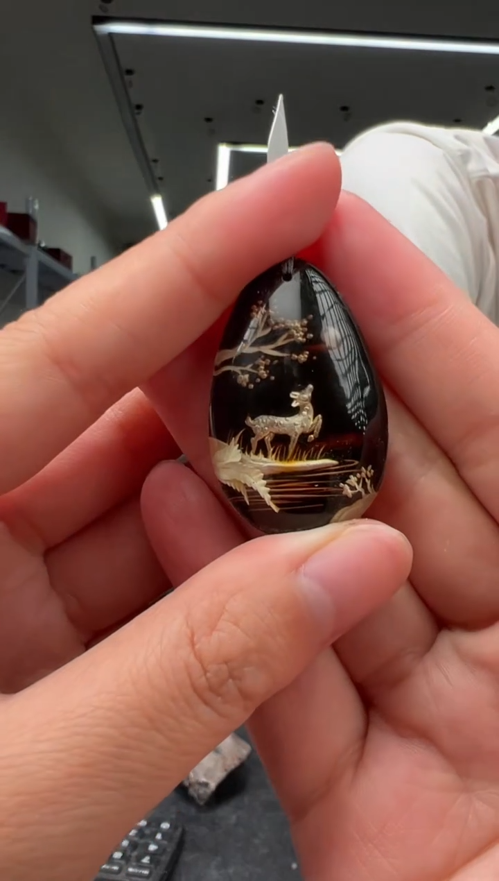 未镶嵌颈饰琥珀小鹿