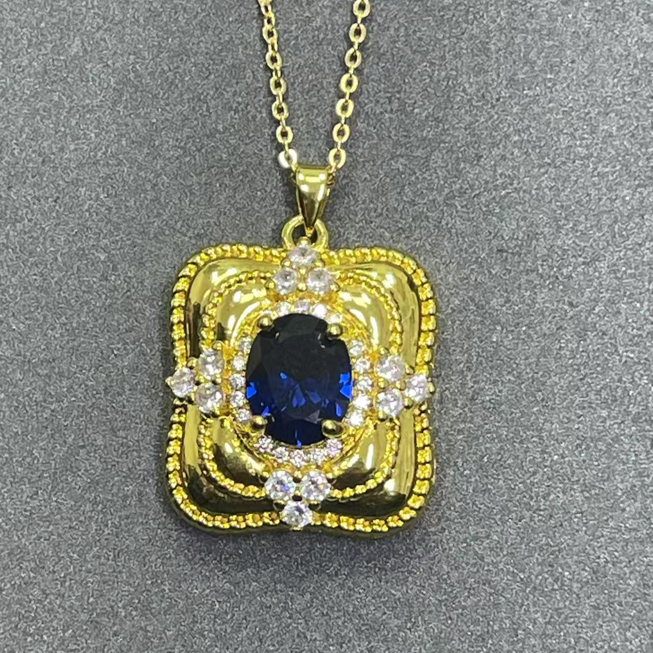 宝阁甄选蓝黄方吊坠153