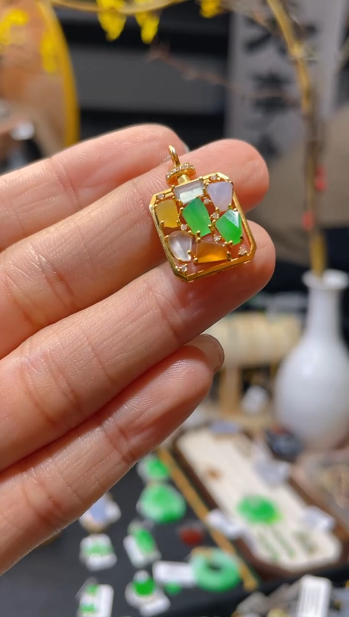 【闪购商品】翡翠颈饰18K金镶嵌假一赔三