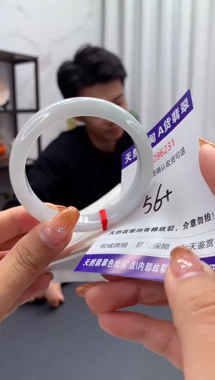 未镶嵌手镯翡翠有纹，完美者勿拍