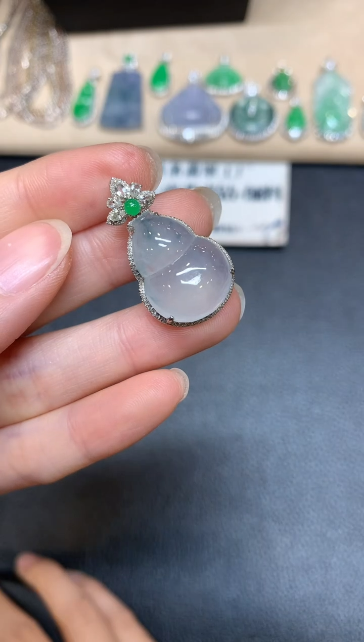【闪购商品】翡翠颈饰18K金镶嵌葫芦【无服务费