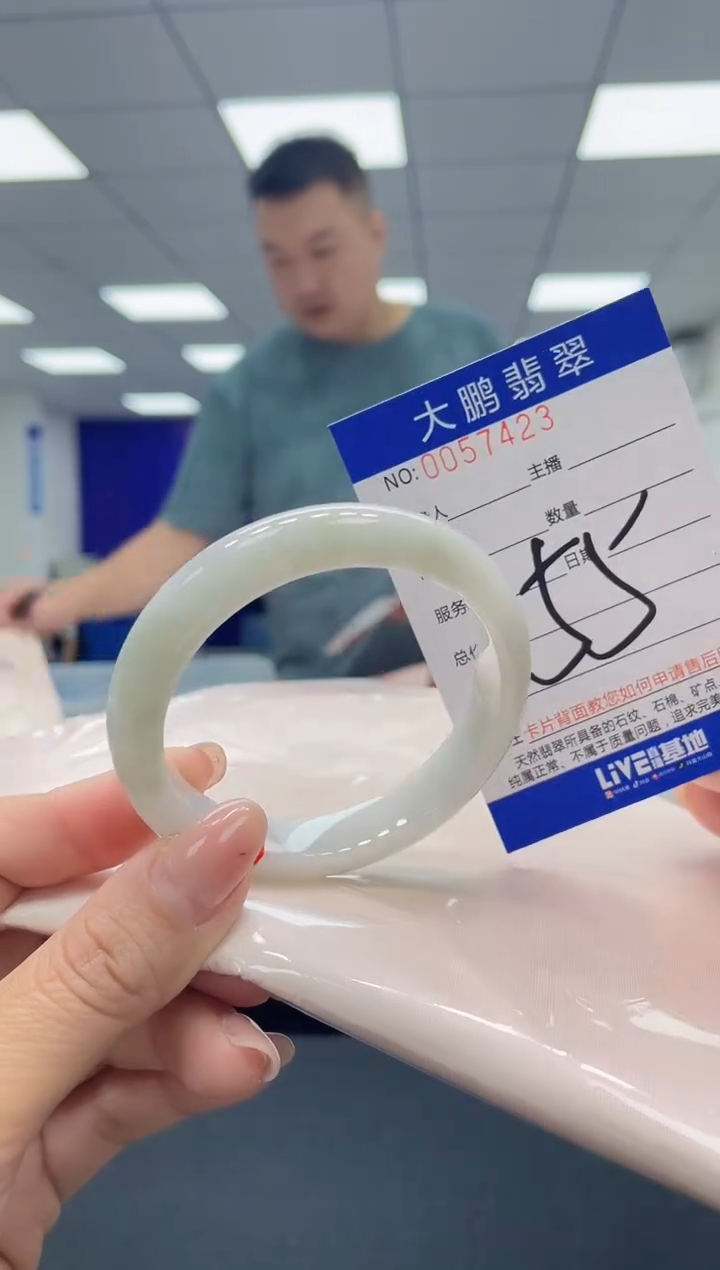 【闪购商品】翡翠手镯未镶嵌AAAAAAAAAA