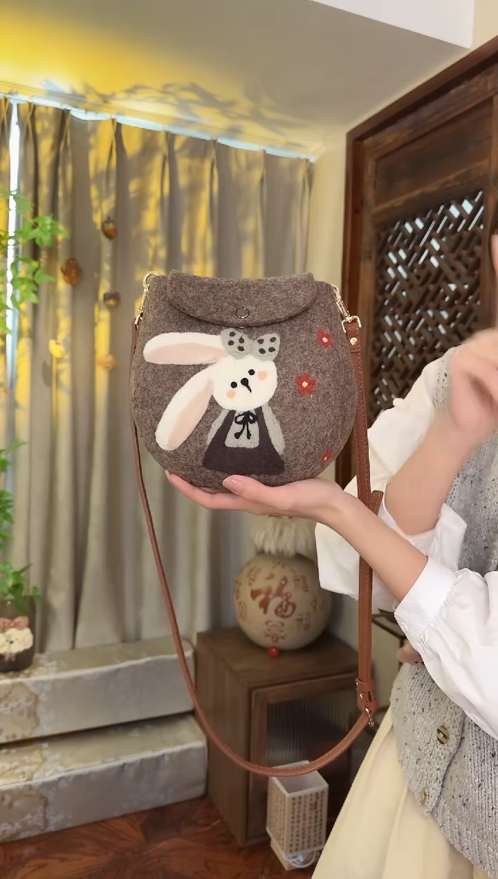 羊毛非遗纯手工包  蛋蛋包三花兔