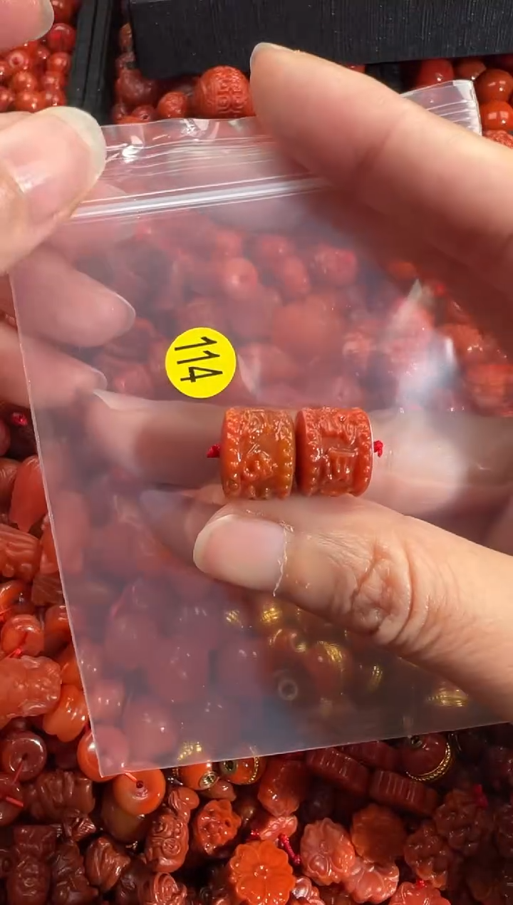 南红玛瑙未镶嵌颈饰1