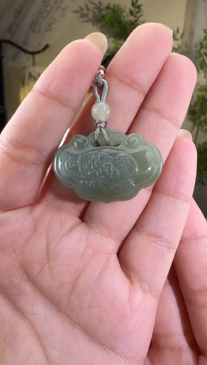 和田玉未镶嵌颈饰锁