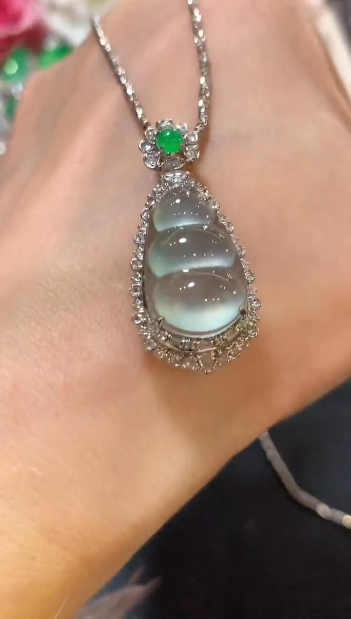 吊坠(不含链)18K金镶嵌翡翠z133 