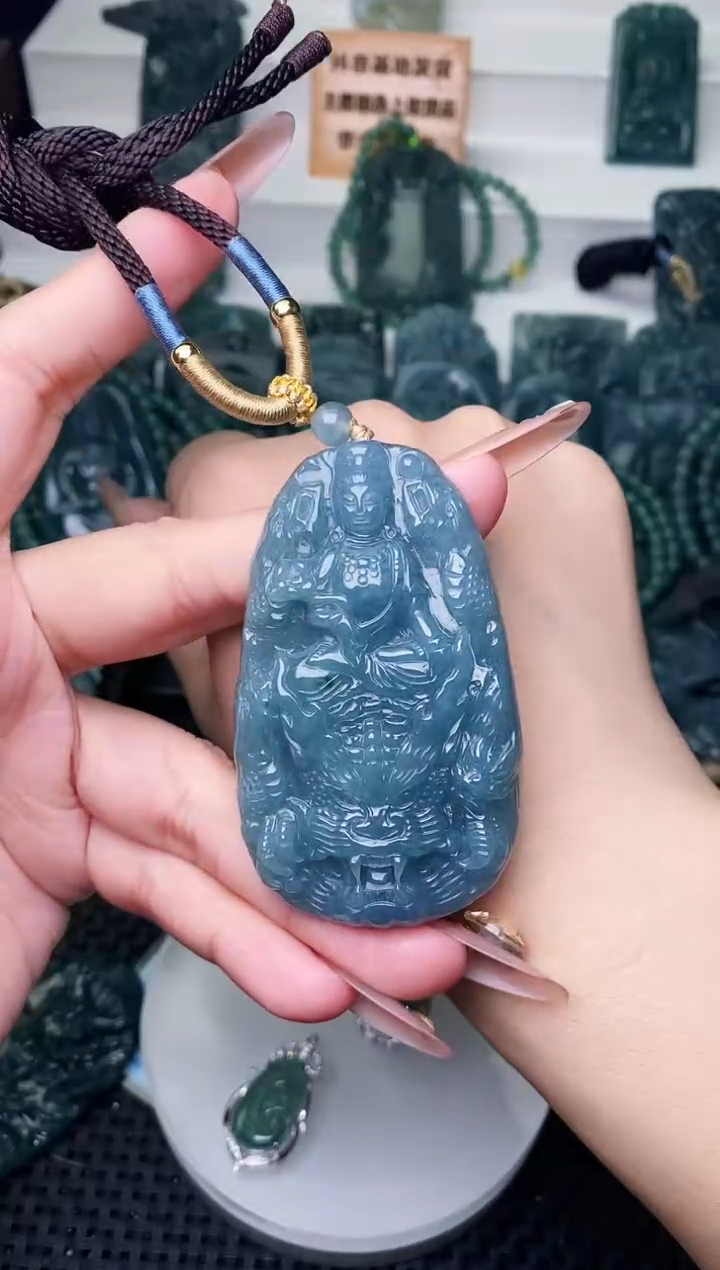 颈饰未镶嵌翡翠 