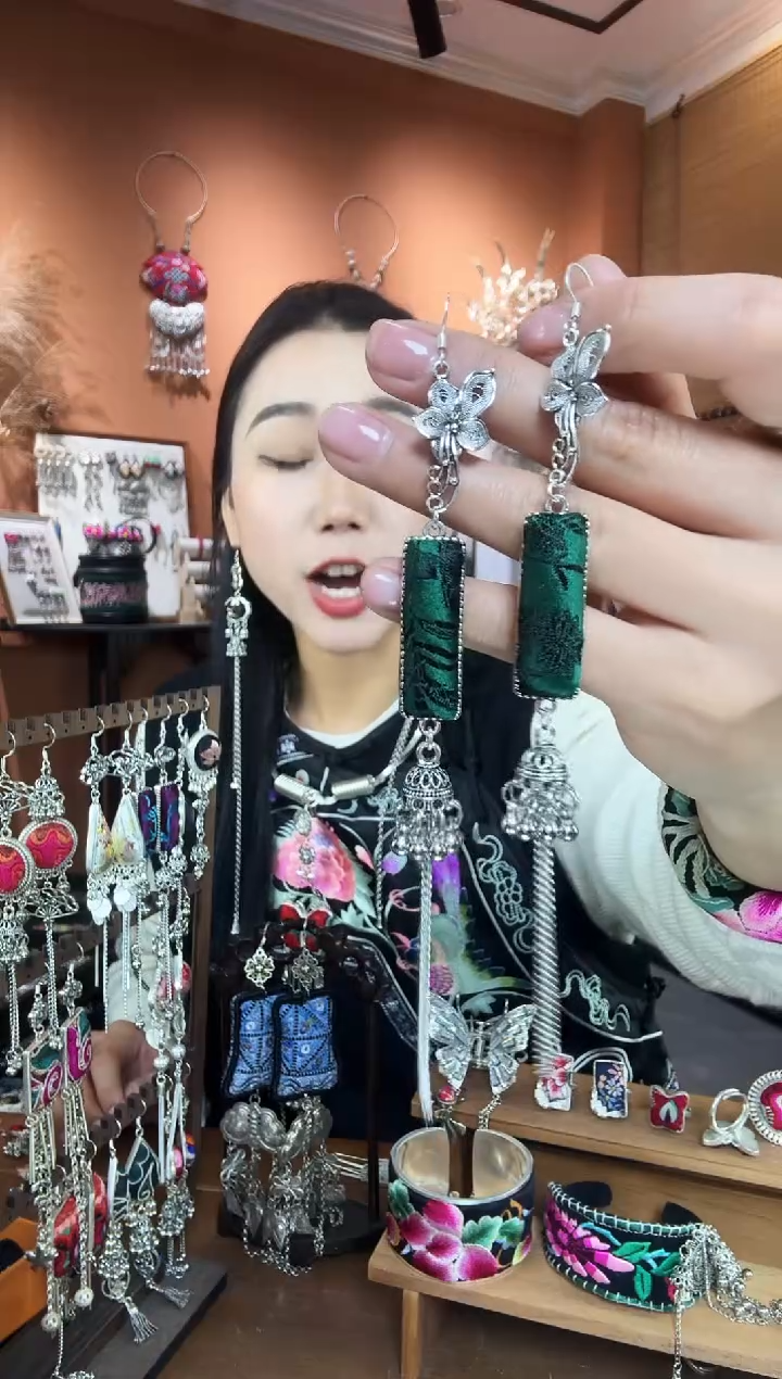 【闪购商品】刺绣纯手工民族风耳环
