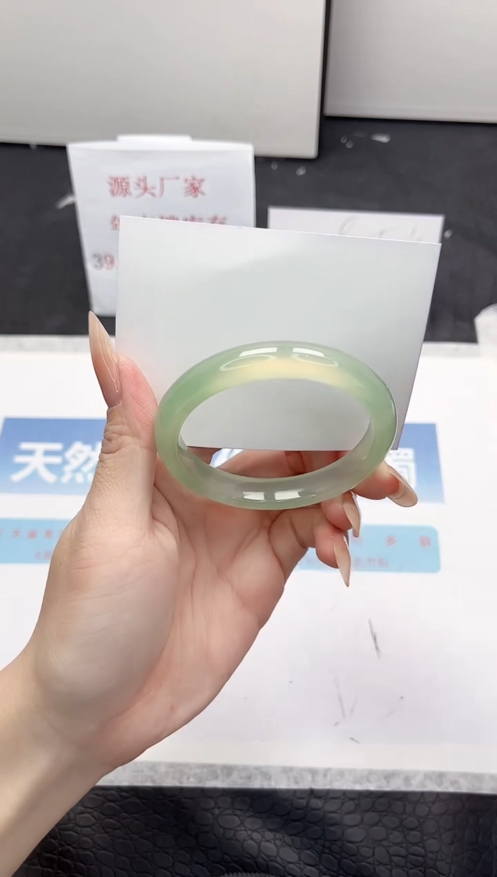 【闪购商品】石英质玉手镯未镶嵌148-54.7