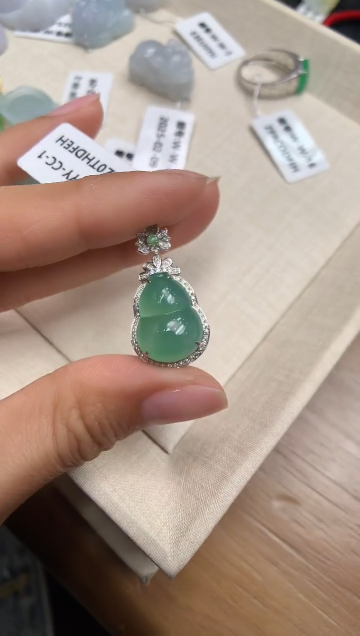 【闪购商品】翡翠颈饰18K金镶嵌葫芦