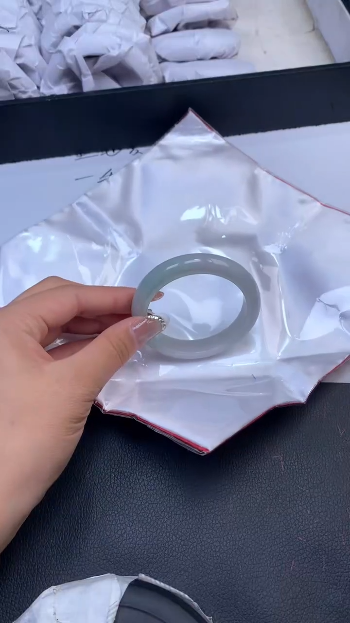 【闪购商品】翡翠手镯未镶嵌天然缅甸A货翡翠手镯