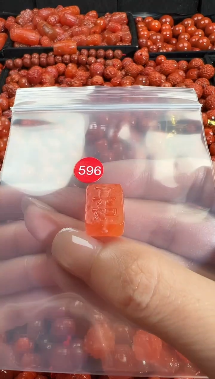 颈饰未镶嵌南红玛瑙1