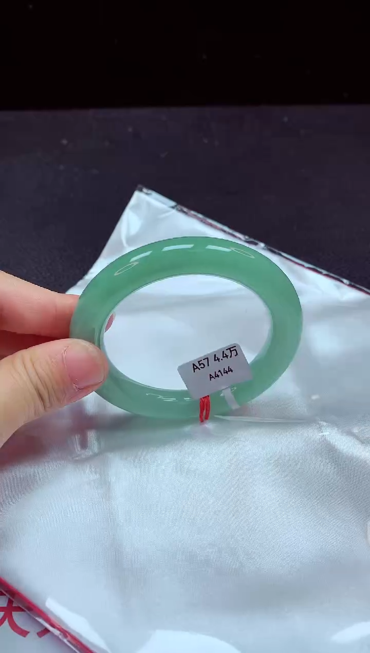 【闪购商品】翡翠手镯（圆镯）未镶嵌手镯57