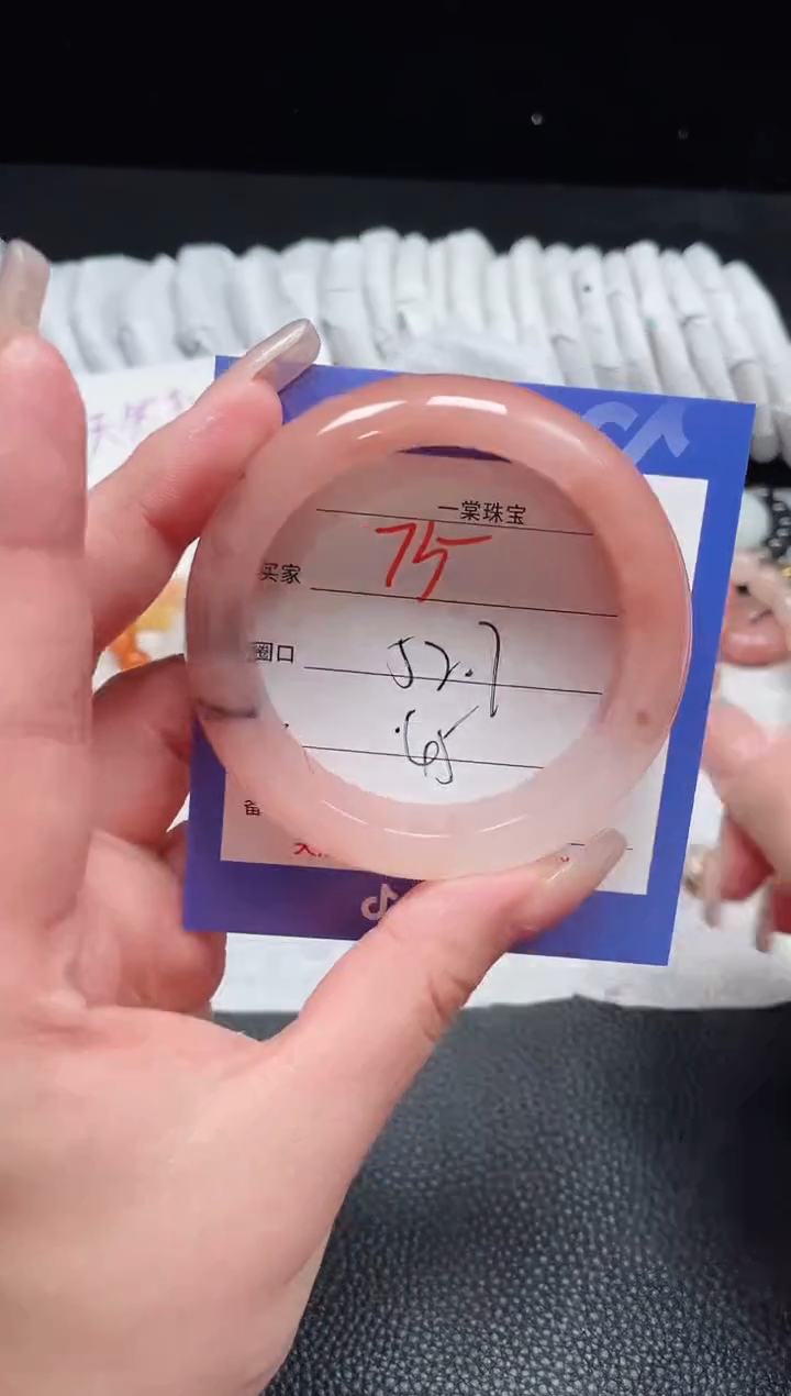 【闪购商品】石英质玉手镯未镶嵌75