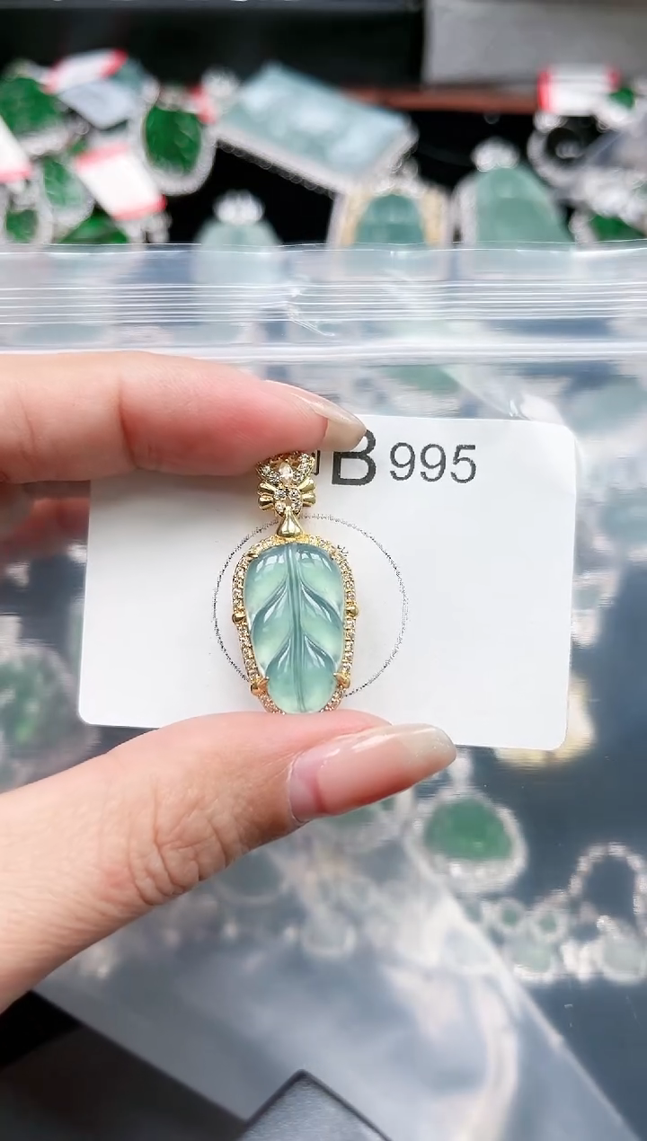 【闪购商品】翡翠颈饰未镶嵌995赠皮绳