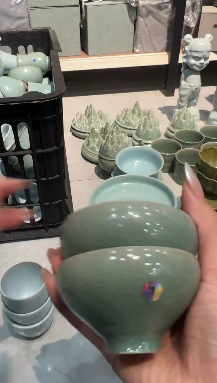瓷片仿古翡翠绿鸡心杯一对大瑕7