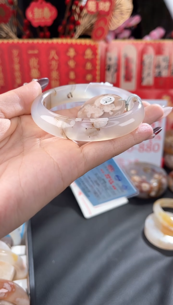 【闪购商品】石英质玉手镯未镶嵌59