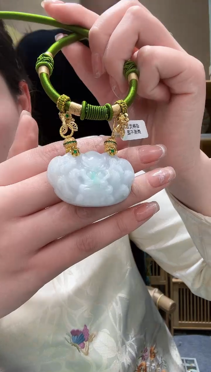 【闪购商品】翡翠颈饰未镶嵌吊坠