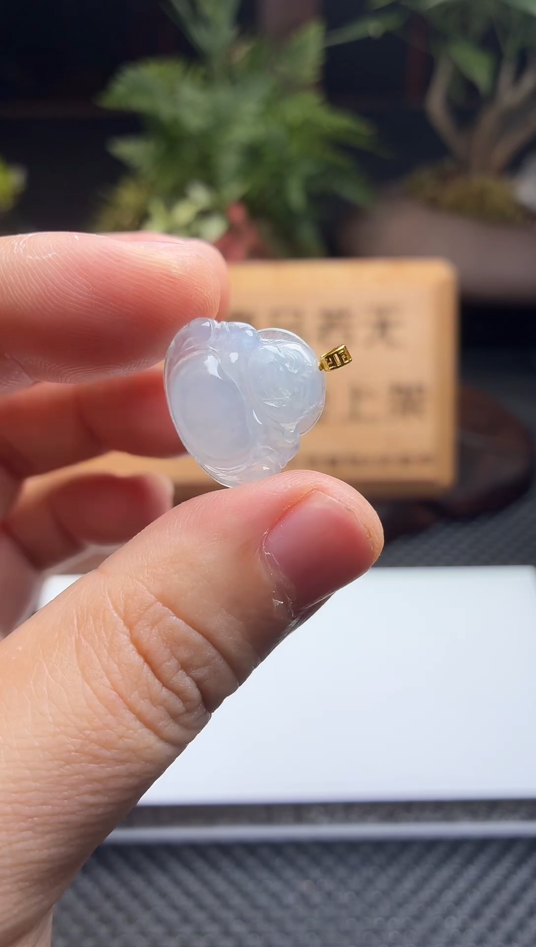 翡翠18K金镶嵌颈饰宝***贝佛公