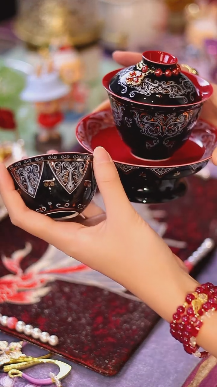 山怂阿卿直播间@@仿漆器黑红四件套