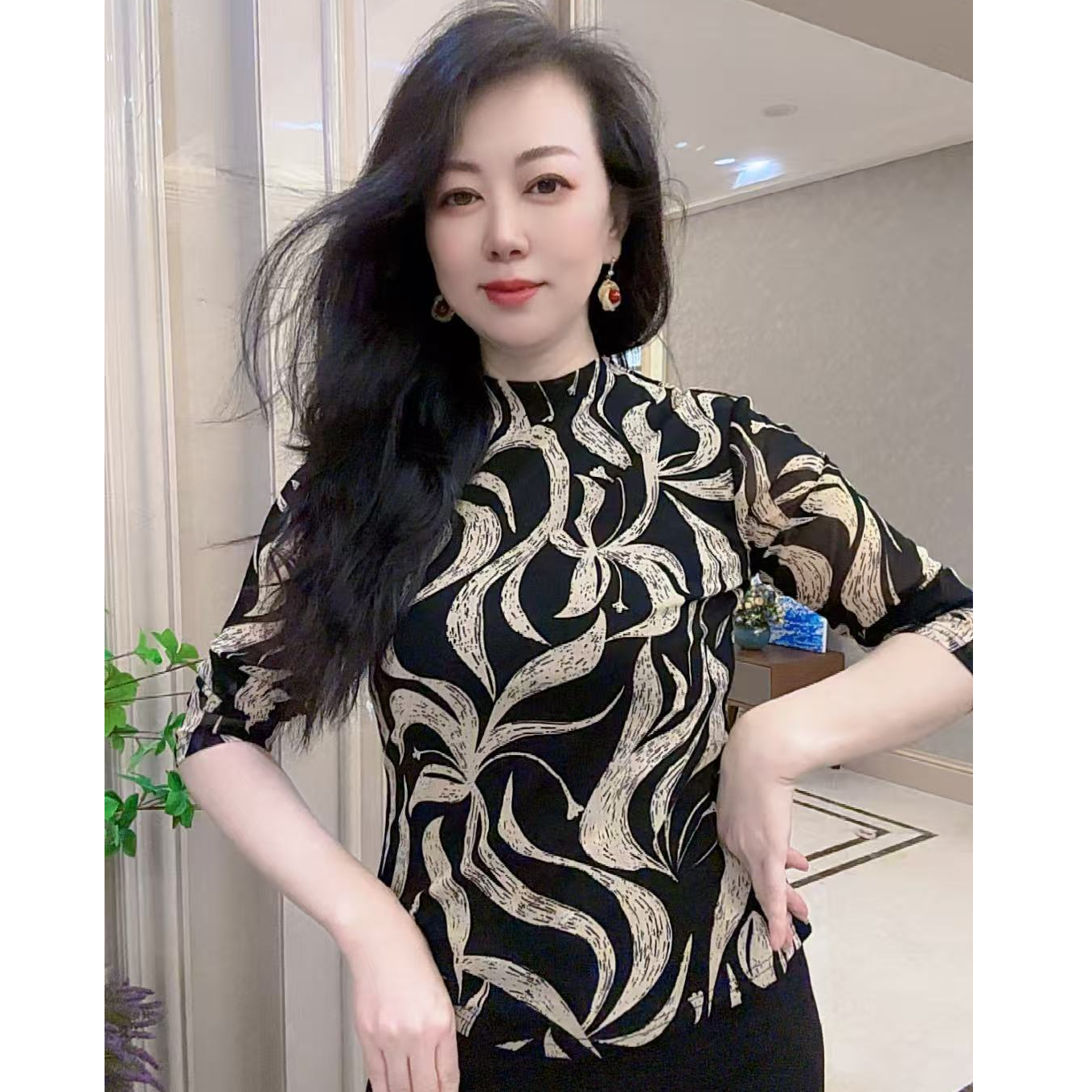 【花不定位】时尚印花法式长袖内搭气质显瘦修身T恤时髦套头打底衫