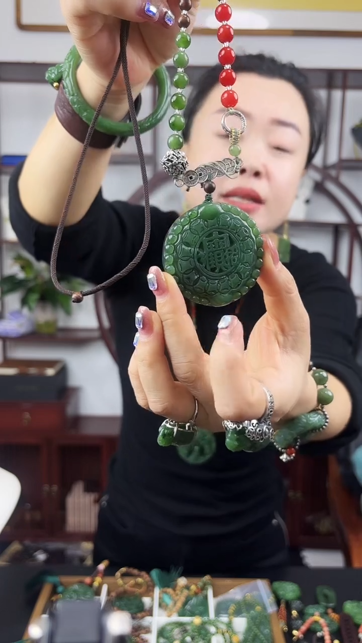 颈饰未镶嵌和田玉1