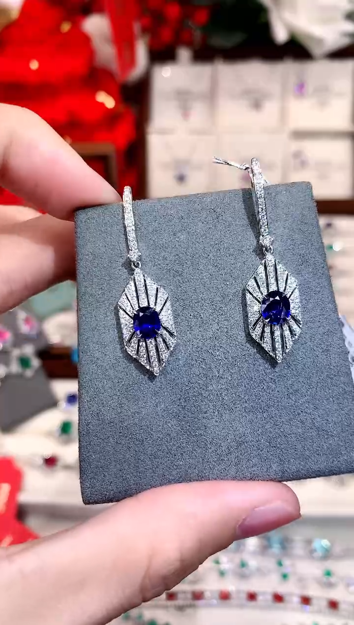 【闪购商品】蓝宝石耳饰18K金镶嵌1.28ct/天然宝石/七天无理由