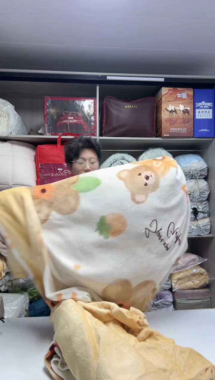 羊羔毛橘色小熊卡通四件套