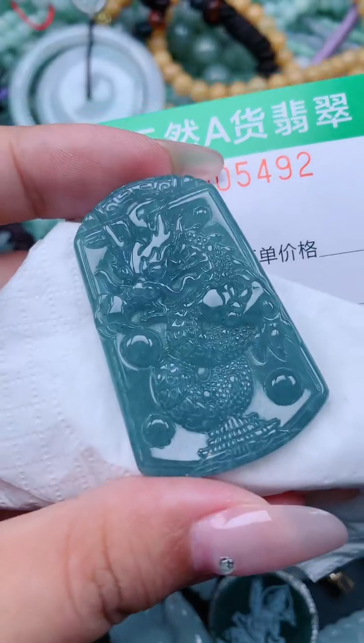 翡翠未镶嵌颈饰.0005492