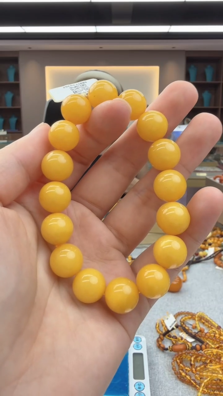未镶嵌琥珀手链68秒拍号 假一罚三