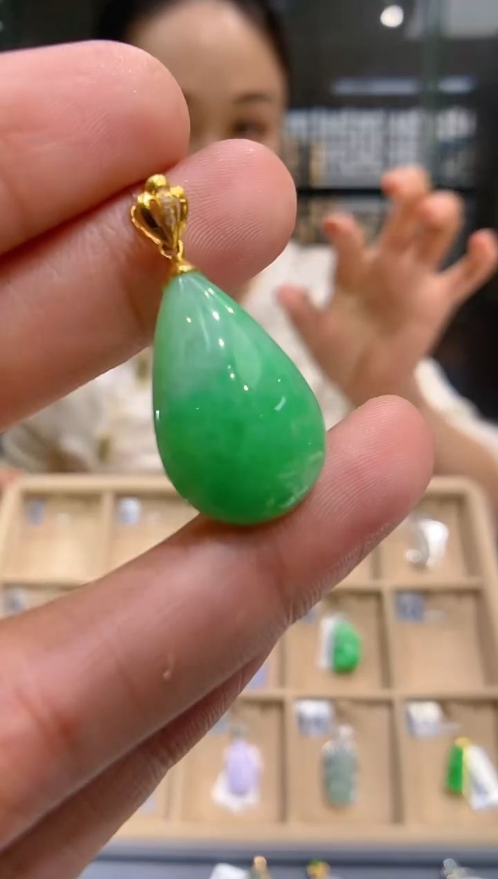 【闪购商品】翡翠吊坠(不含链)18K金镶嵌水滴