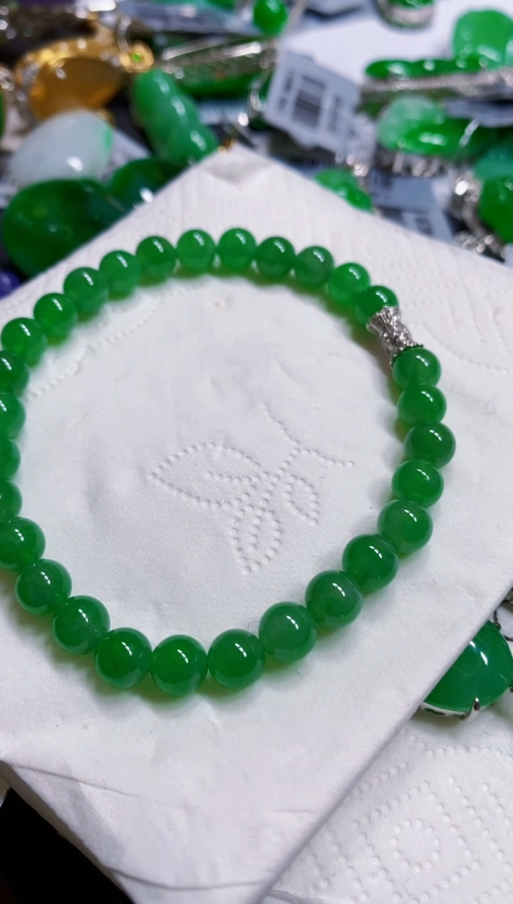 颈饰18K金镶嵌翡翠手串