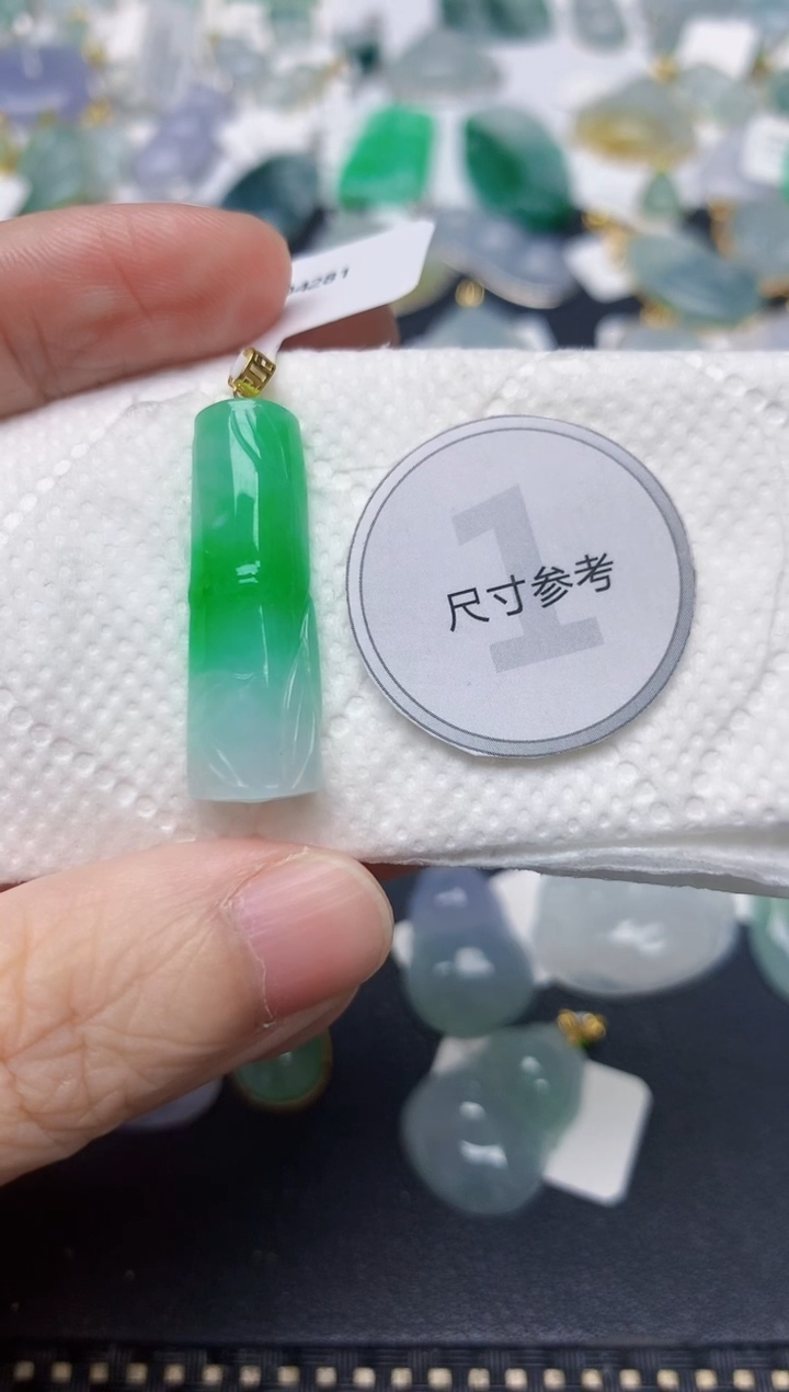 颈饰18K金镶嵌翡翠天然缅甸A货翡翠