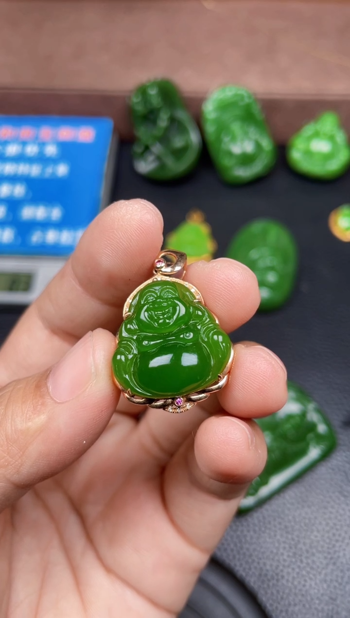 颈饰18K金镶嵌和田玉F699