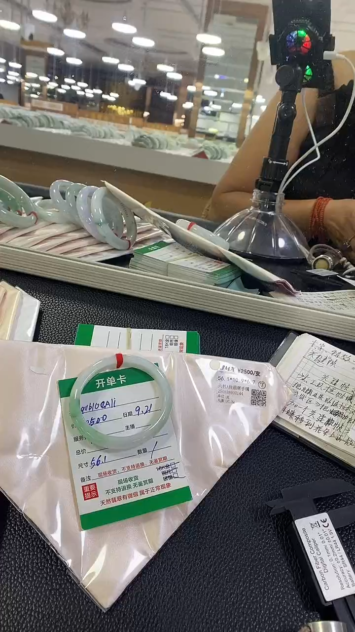 未镶嵌手镯翡翠a****i翡翠手镯。