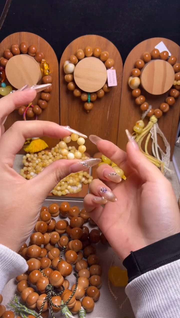 手串猴头核桃S****˗单配饰黄跑环+小蜜心